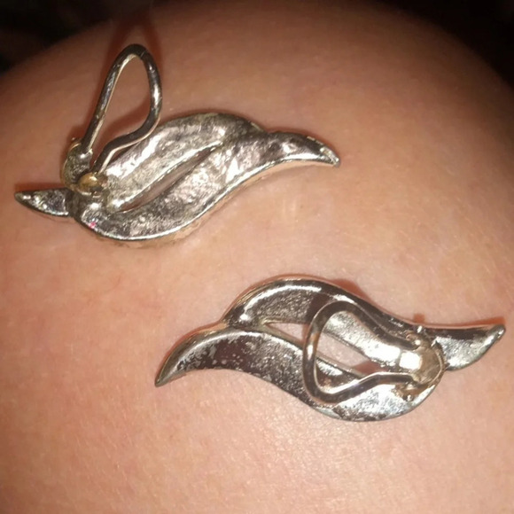 Vintage Lisner Style (no stamp) Silvertone Rhinestone Leaf-like Shape Clipons - Picture 3 of 3